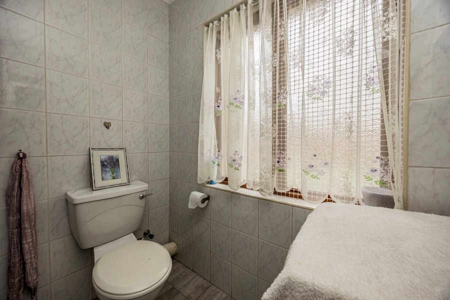 2 Bedroom Property for Sale in Helderkruin Gauteng