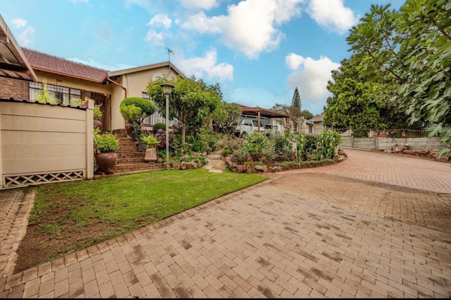 4 Bedroom Property for Sale in Wilro Park Gauteng