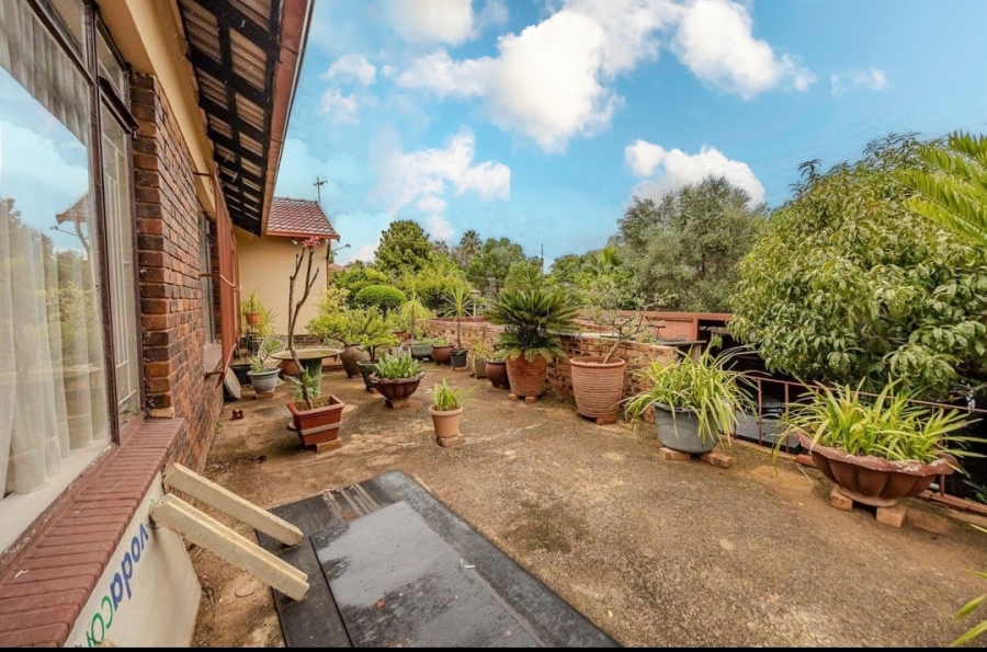 4 Bedroom Property for Sale in Wilro Park Gauteng