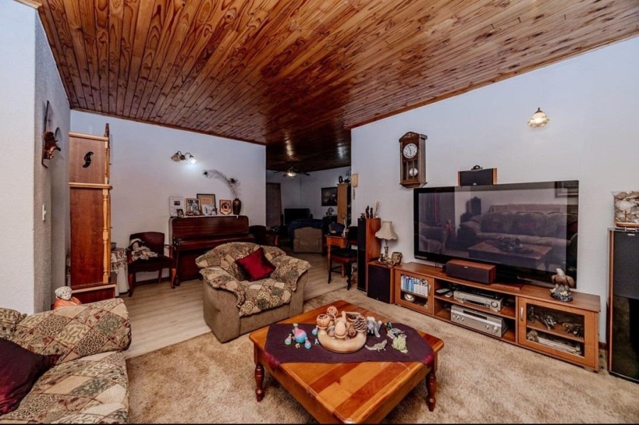 4 Bedroom Property for Sale in Wilro Park Gauteng