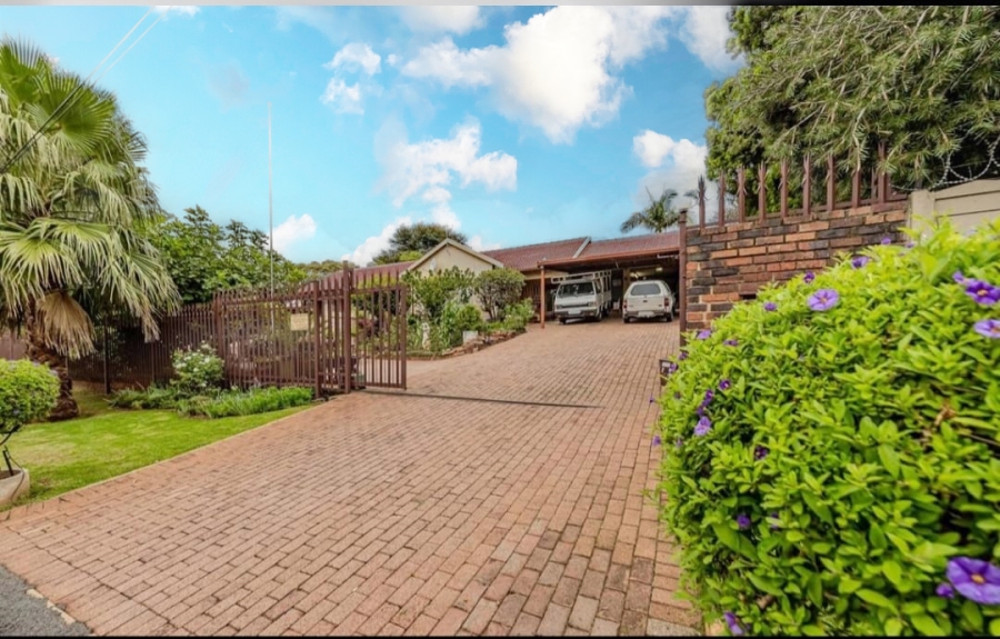 4 Bedroom Property for Sale in Wilro Park Gauteng