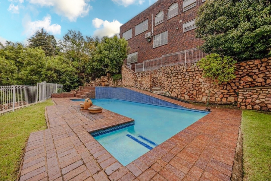 4 Bedroom Property for Sale in Kloofendal Gauteng