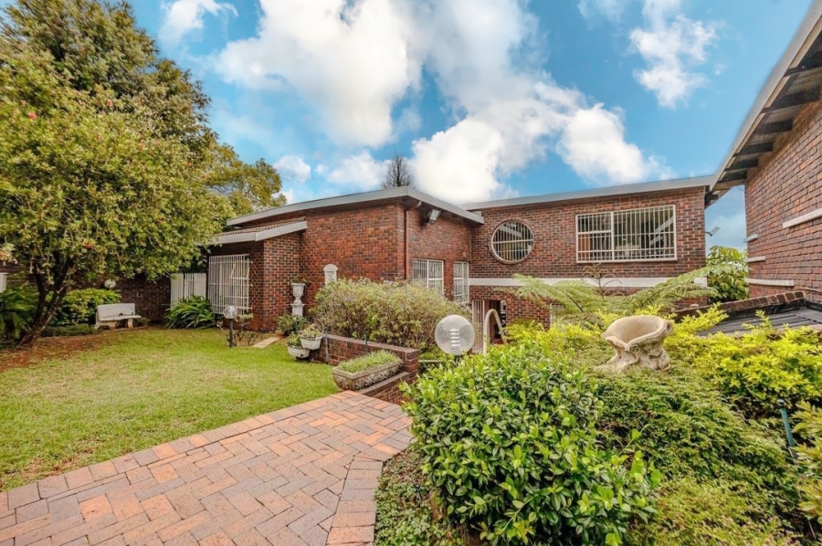 4 Bedroom Property for Sale in Kloofendal Gauteng