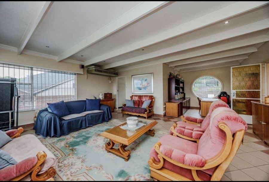 4 Bedroom Property for Sale in Kloofendal Gauteng