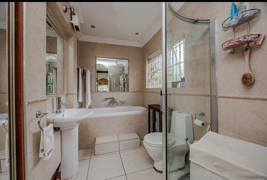 4 Bedroom Property for Sale in Kloofendal Gauteng