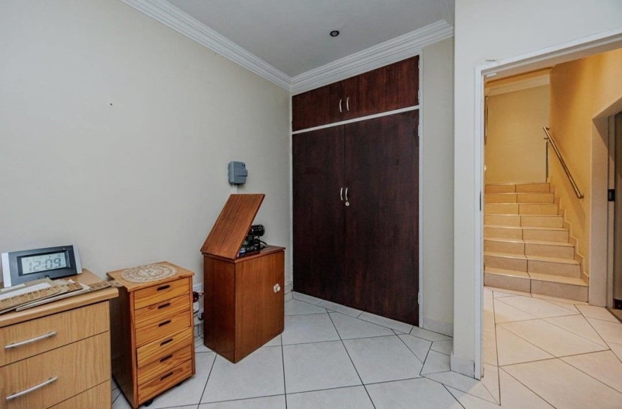 4 Bedroom Property for Sale in Kloofendal Gauteng