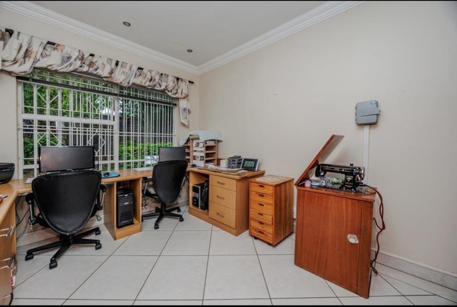 4 Bedroom Property for Sale in Kloofendal Gauteng