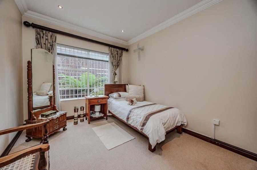 4 Bedroom Property for Sale in Kloofendal Gauteng