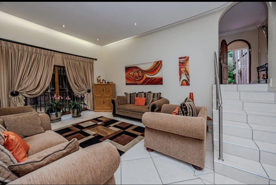 4 Bedroom Property for Sale in Kloofendal Gauteng