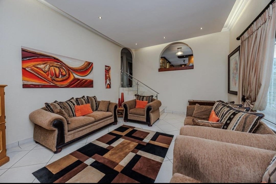 4 Bedroom Property for Sale in Kloofendal Gauteng