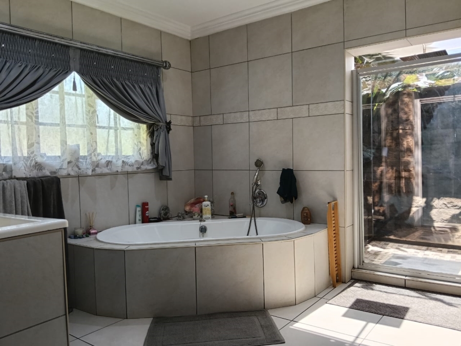 4 Bedroom Property for Sale in Greenhills Gauteng