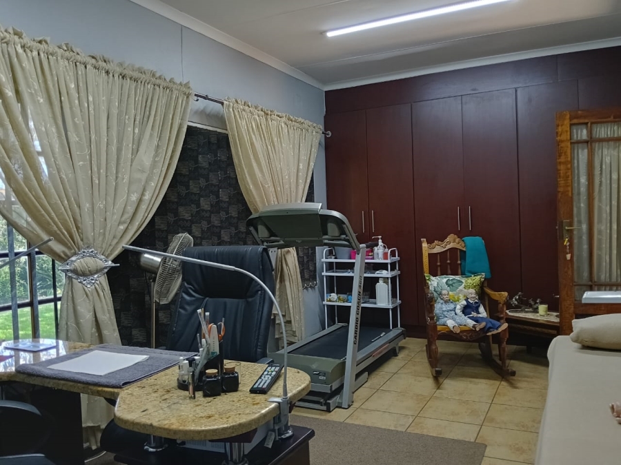 4 Bedroom Property for Sale in Greenhills Gauteng