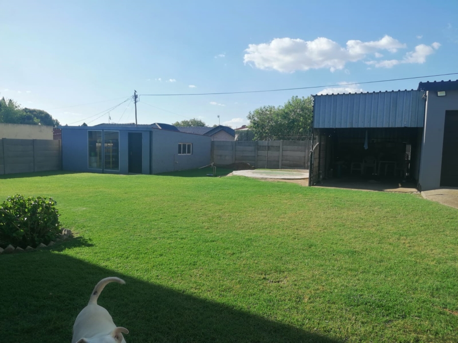 4 Bedroom Property for Sale in Greenhills Gauteng