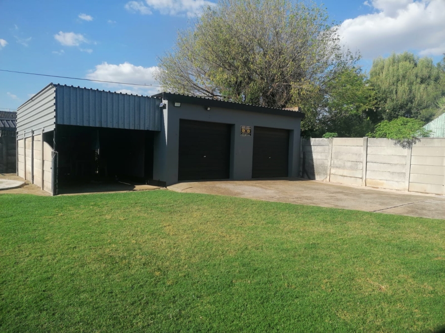 4 Bedroom Property for Sale in Greenhills Gauteng