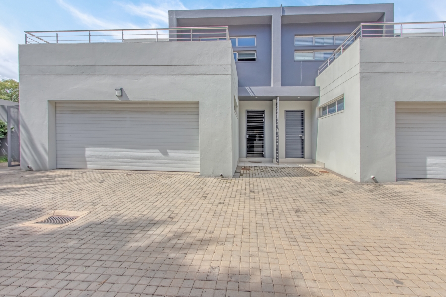 3 Bedroom Property for Sale in Hurlingham Gauteng
