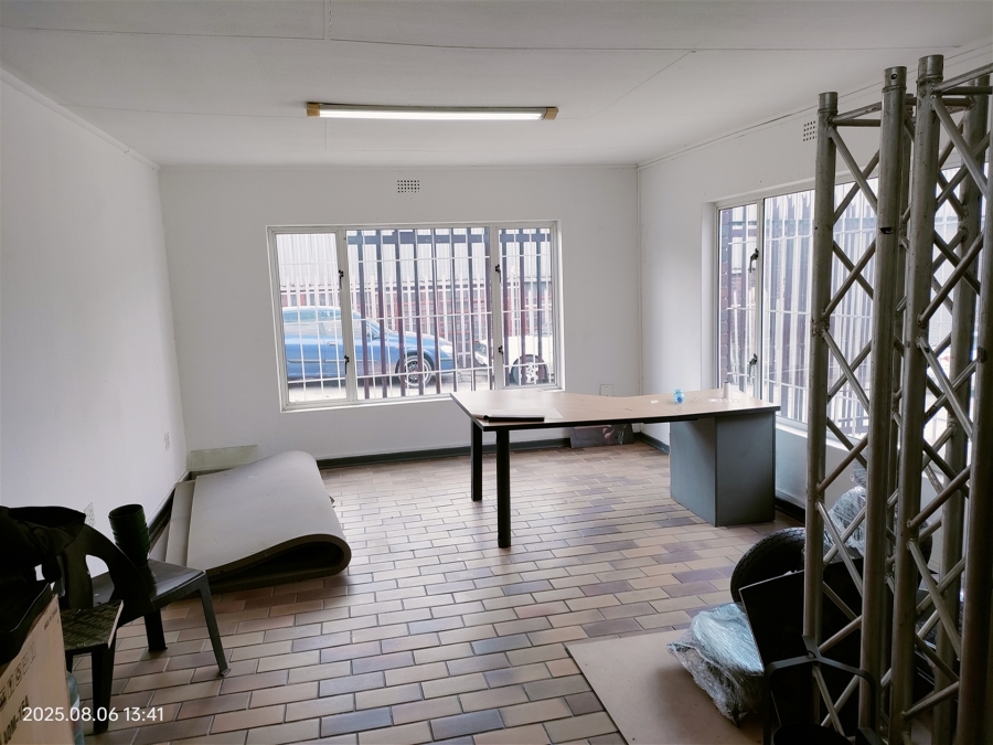 To Let Commercial Property for Rent in Strijdom Park Gauteng
