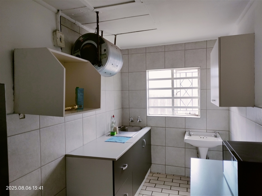 To Let Commercial Property for Rent in Strijdom Park Gauteng