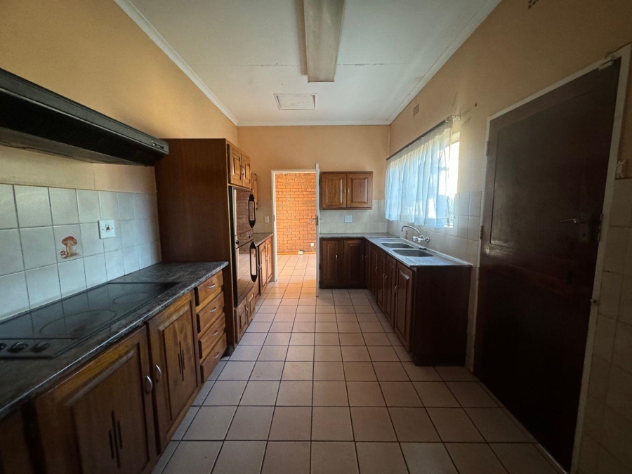 To Let 5 Bedroom Property for Rent in Dinwiddie Gauteng