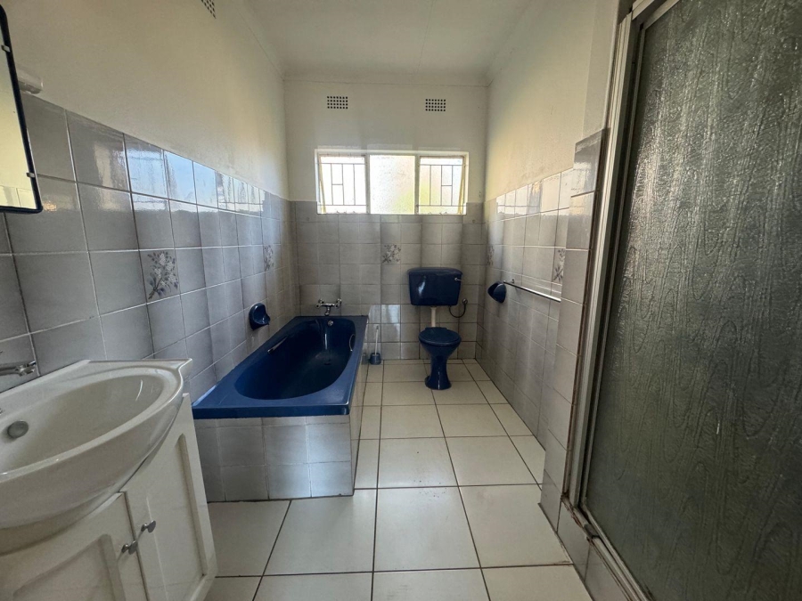 To Let 5 Bedroom Property for Rent in Dinwiddie Gauteng