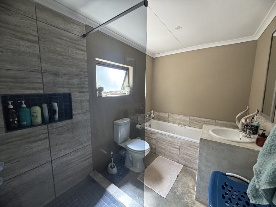 To Let 3 Bedroom Property for Rent in Lambton Gauteng