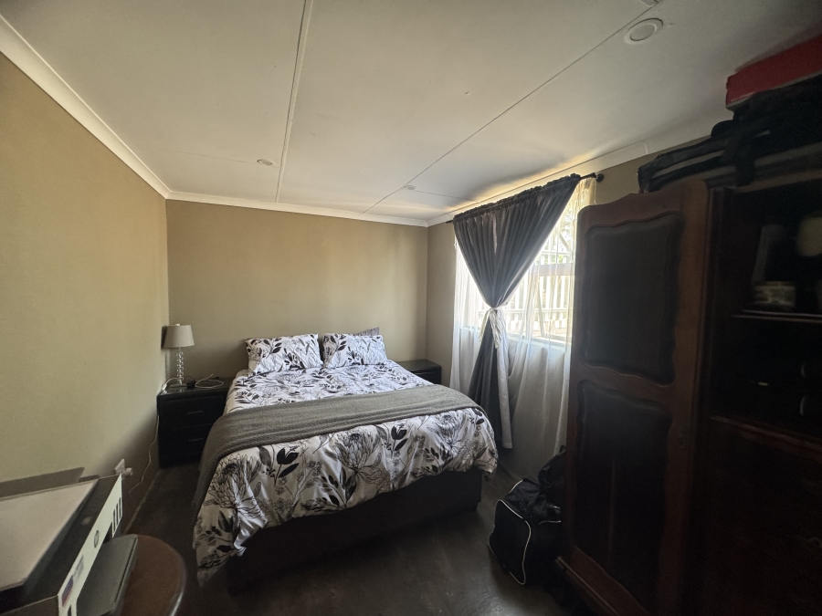To Let 3 Bedroom Property for Rent in Lambton Gauteng