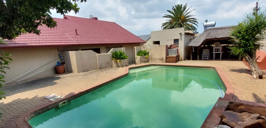3 Bedroom Property for Sale in Roseacre Gauteng