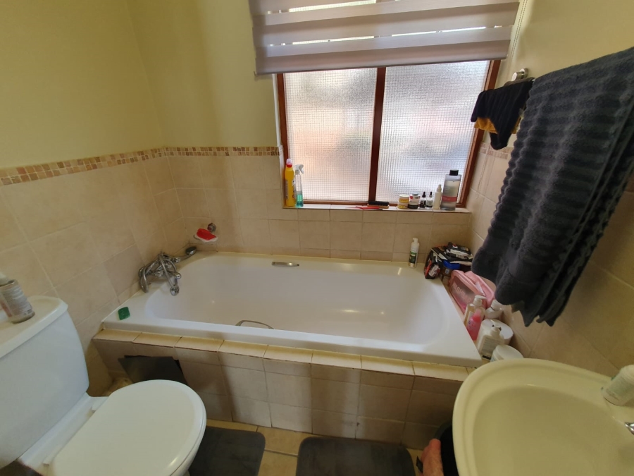 2 Bedroom Property for Sale in Montana Tuine Gauteng