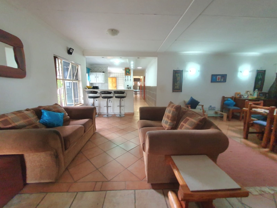 6 Bedroom Property for Sale in Tileba Gauteng