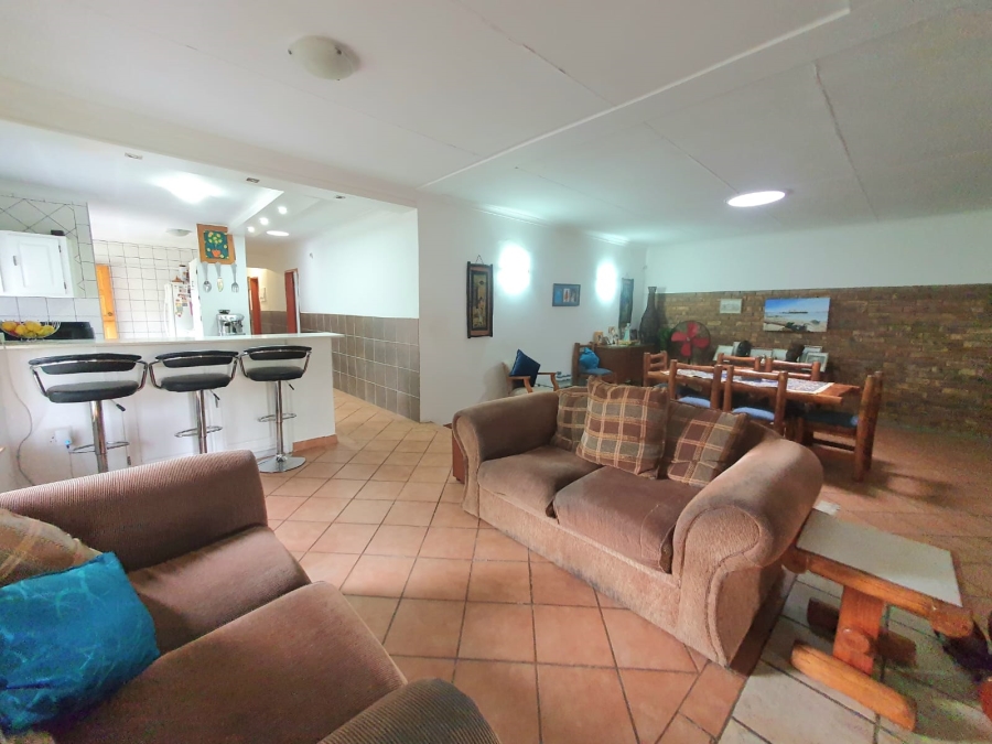 6 Bedroom Property for Sale in Tileba Gauteng