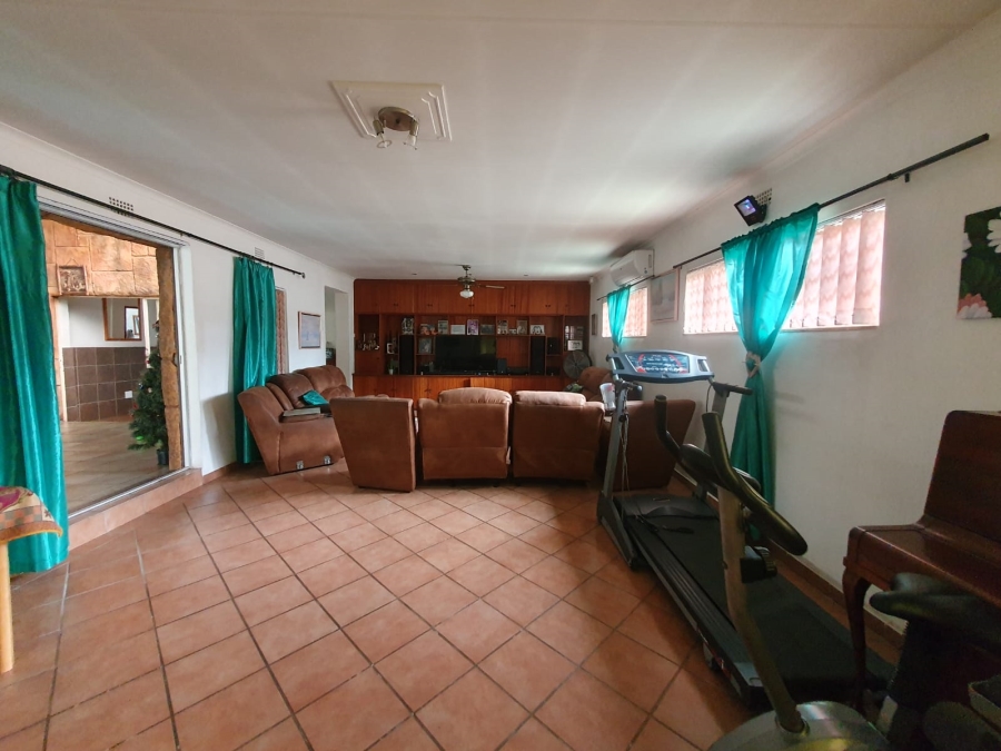 6 Bedroom Property for Sale in Tileba Gauteng