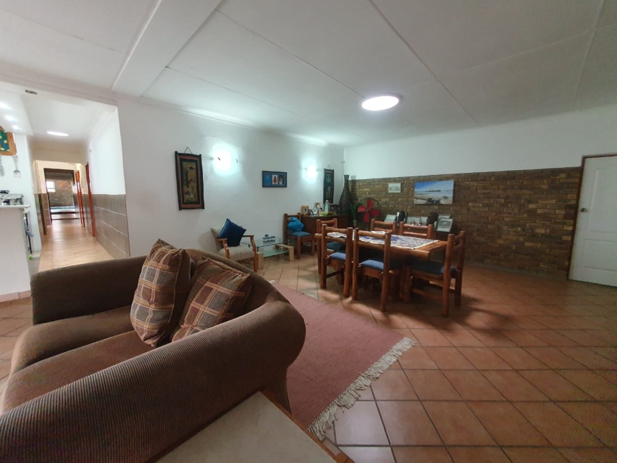 6 Bedroom Property for Sale in Tileba Gauteng