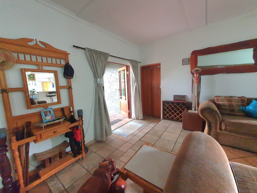 6 Bedroom Property for Sale in Tileba Gauteng