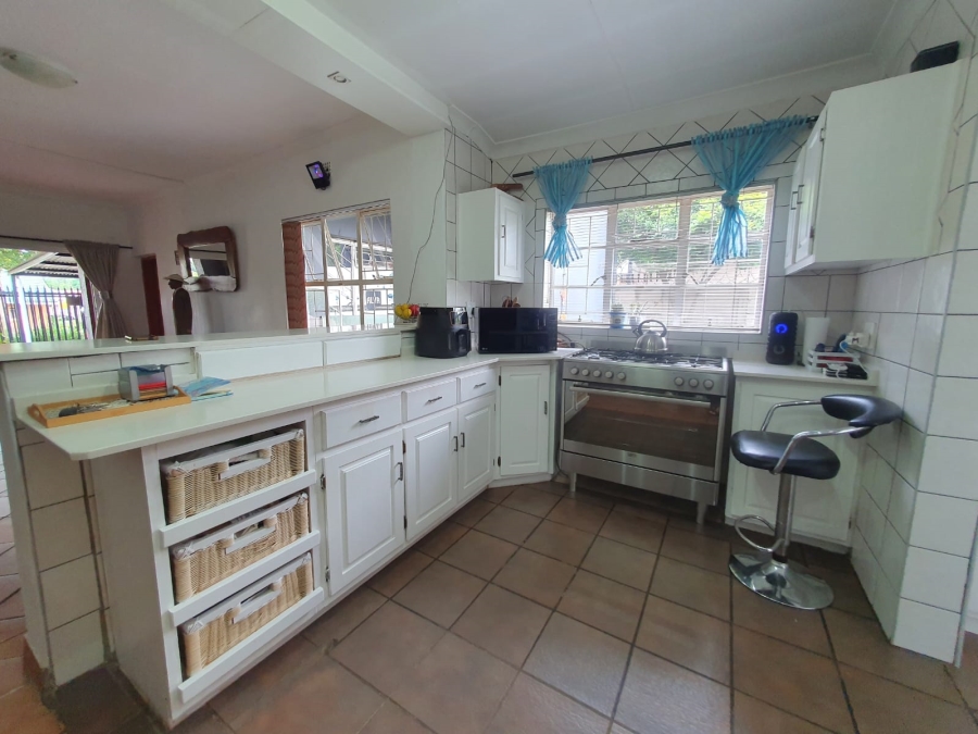 6 Bedroom Property for Sale in Tileba Gauteng