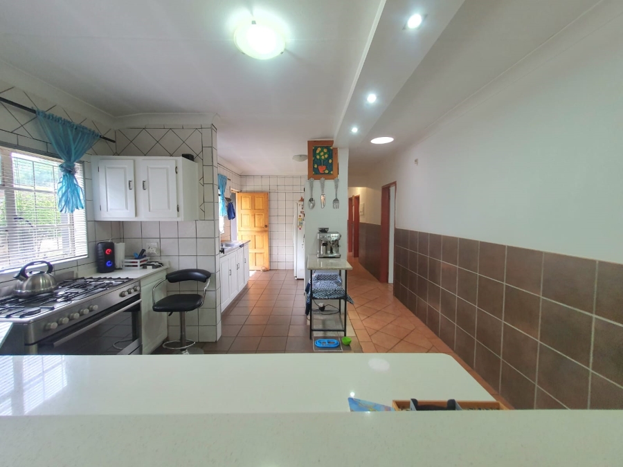 6 Bedroom Property for Sale in Tileba Gauteng