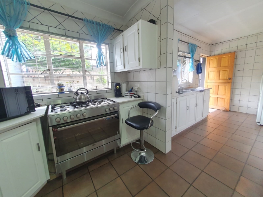 6 Bedroom Property for Sale in Tileba Gauteng