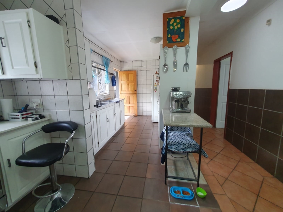 6 Bedroom Property for Sale in Tileba Gauteng