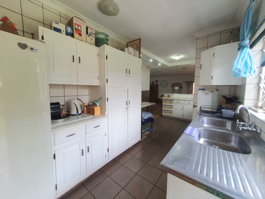 6 Bedroom Property for Sale in Tileba Gauteng