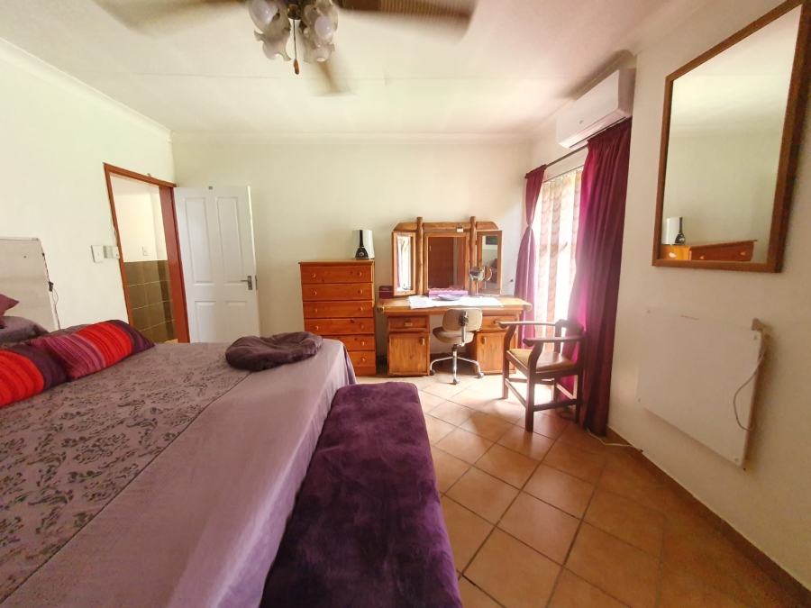 6 Bedroom Property for Sale in Tileba Gauteng