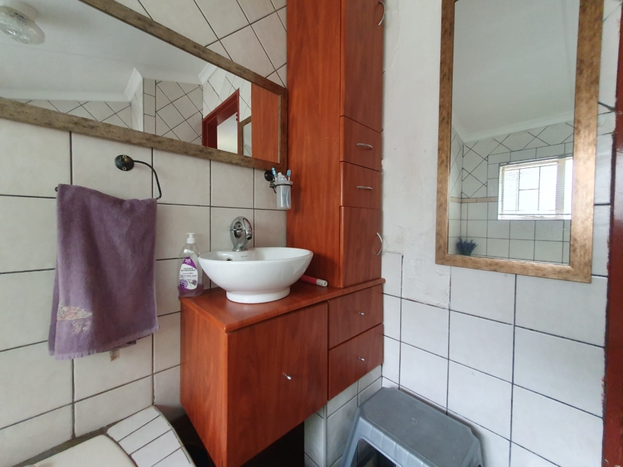 6 Bedroom Property for Sale in Tileba Gauteng