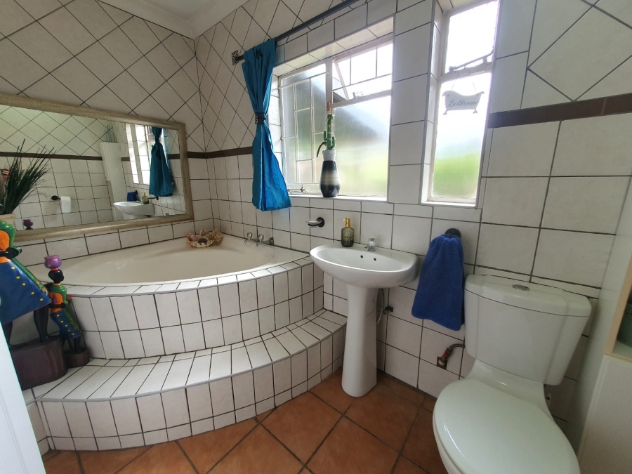 6 Bedroom Property for Sale in Tileba Gauteng