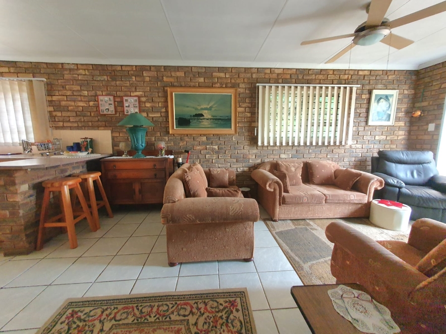 6 Bedroom Property for Sale in Tileba Gauteng