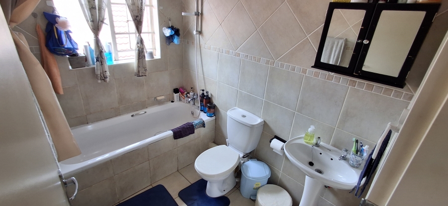 2 Bedroom Property for Sale in Annlin Gauteng