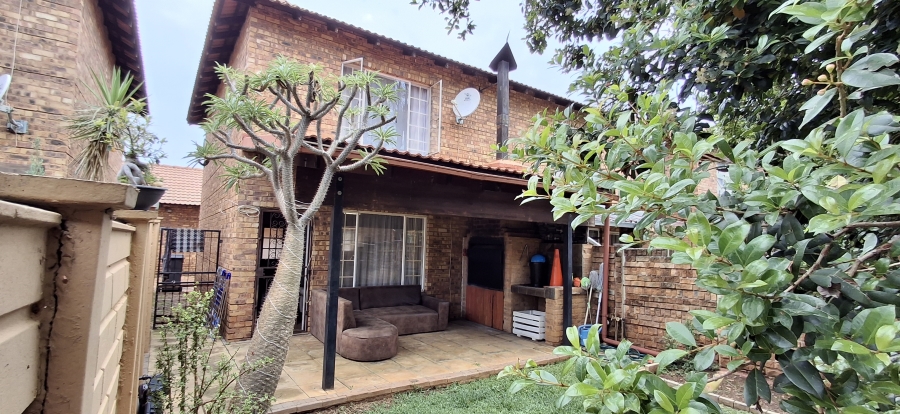 2 Bedroom Property for Sale in Annlin Gauteng