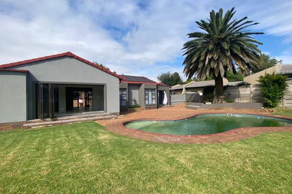 3 Bedroom Property for Sale in Brackenhurst Gauteng