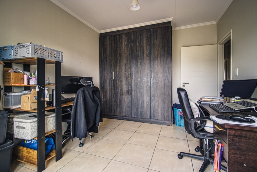 2 Bedroom Property for Sale in Greenstone Crest Gauteng