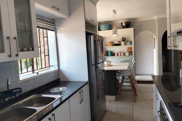 4 Bedroom Property for Sale in Brackenhurst Gauteng