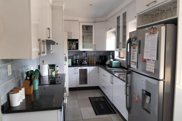 4 Bedroom Property for Sale in Brackenhurst Gauteng