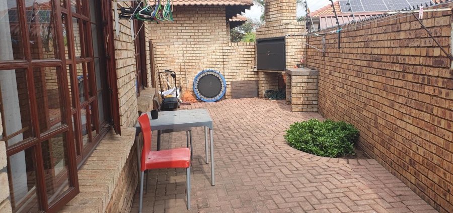 3 Bedroom Property for Sale in New Market Park Gauteng