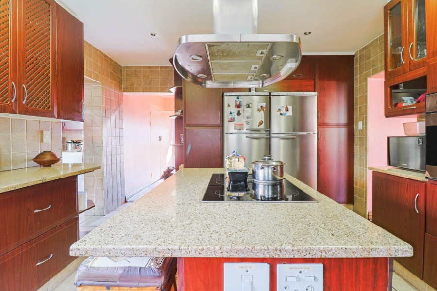 6 Bedroom Property for Sale in Brackendowns Gauteng