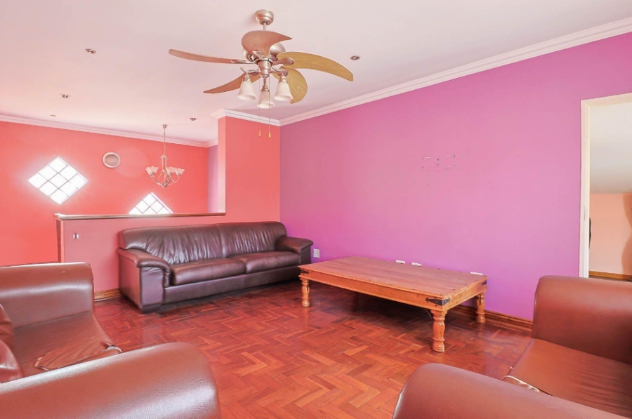 6 Bedroom Property for Sale in Brackendowns Gauteng